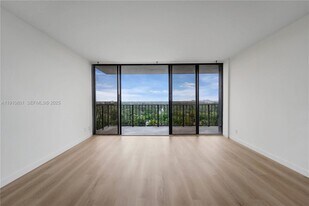 780 NE 69th St in Miami, FL - Building Photo