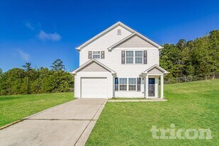 27 Anna Maria Ct in Lillington, NC - Building Photo