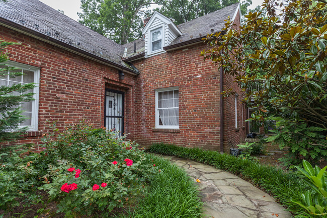 2934 Chesapeake St NW in Washington, DC - Building Photo - Building Photo