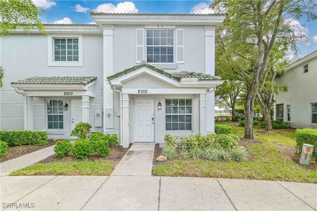 8305 Pacific Beach Dr in Ft. Myers, FL - Building Photo