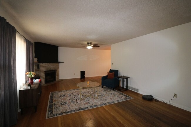324 N Delaware Ave in Manhattan, KS - Building Photo - Building Photo