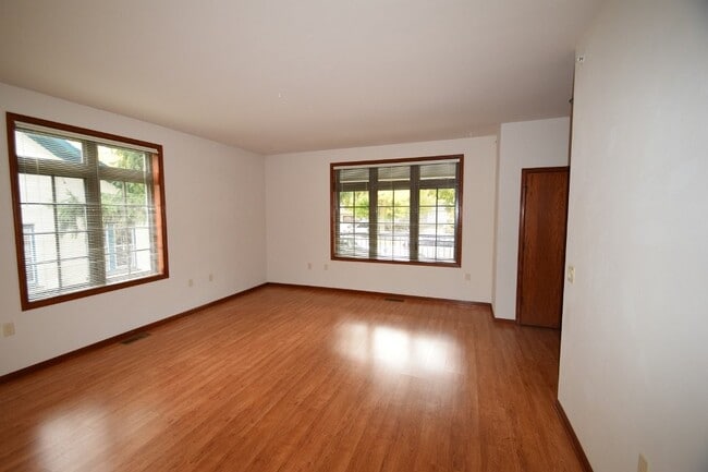 2224 Regent St, Unit #101 in Madison, WI - Foto de edificio - Building Photo