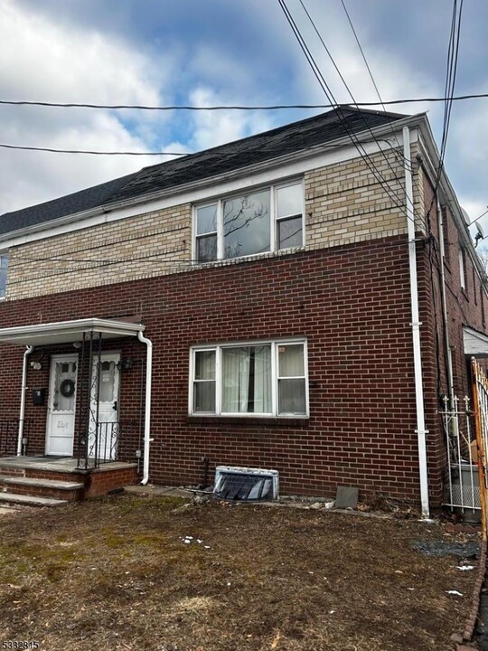 164 Midland Pl in Newark, NJ - Building Photo