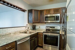 1390 Hunters Rd, Unit J in Harrisonburg, VA - Building Photo