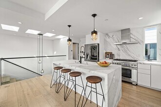 1126 Sanchez St in San Francisco, CA - Building Photo - Building Photo
