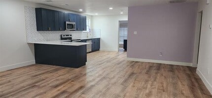 2500 Mayo St in Commerce, TX - Building Photo - Building Photo