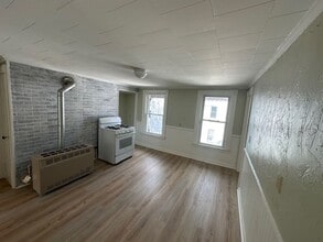 83 Coombs St in Southbridge, MA - Building Photo - Building Photo