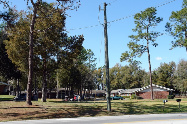 Hilltop Manor Apartments in Ocala, FL - Building Photo - Building Photo