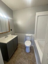 1833 Hawthorne Ave in Waterloo, IA - Building Photo - Building Photo