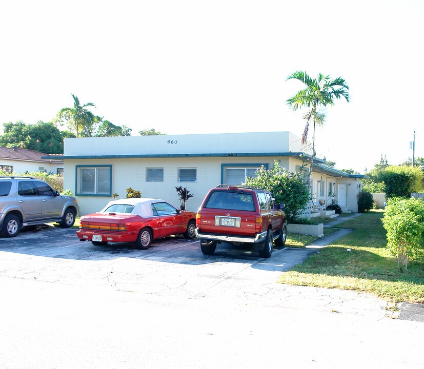 860 NE 90th St in Miami, FL - Building Photo