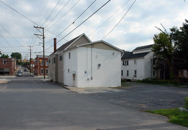 119 W Main St in Hancock, MD - Building Photo - Building Photo