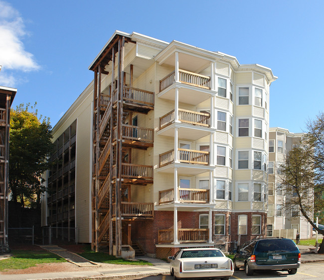 Centreville Commons Associates in Lewiston, ME - Building Photo - Building Photo