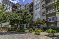 2205 River Green Dr NW