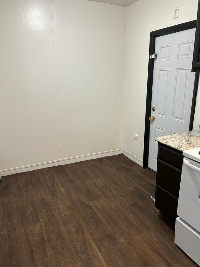 2537 S Lloyd St, Unit 1 in Philadelphia, PA - Foto de edificio - Building Photo