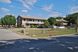 3210 Balch Springs Rd in Balch Springs, TX - Foto de edificio - Building Photo