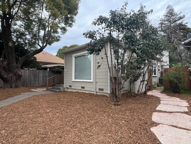 926 Morgan St in Santa Rosa, CA - Foto de edificio - Building Photo