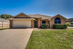 1644 Greenway Ct in Midlothian, TX - Building Photo