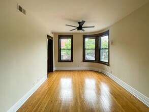 3857 N Southport Ave, Unit 2 in Chicago, IL - Building Photo - Building Photo