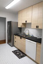 5800 SW 61st St in Miami, FL - Building Photo - Building Photo