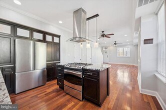 389 Conarroe St in Philadelphia, PA - Foto de edificio - Building Photo