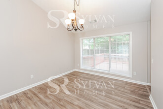 1490 Omie Way in Lawrenceville, GA - Foto de edificio - Building Photo