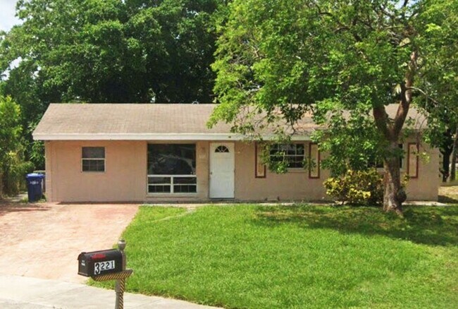 3221 NW 14th Ct in Fort Lauderdale, FL - Building Photo - Building Photo