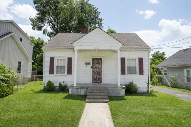 property at 642 Golfview Dr