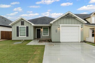 5623 Barkridge Dr in Granbury, TX - Building Photo - Building Photo