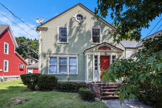 620 McCourtie St in Kalamazoo, MI - Foto de edificio - Building Photo