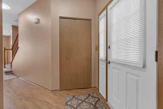 368 Glen Byrn Ct in Schaumburg, IL - Building Photo - Building Photo