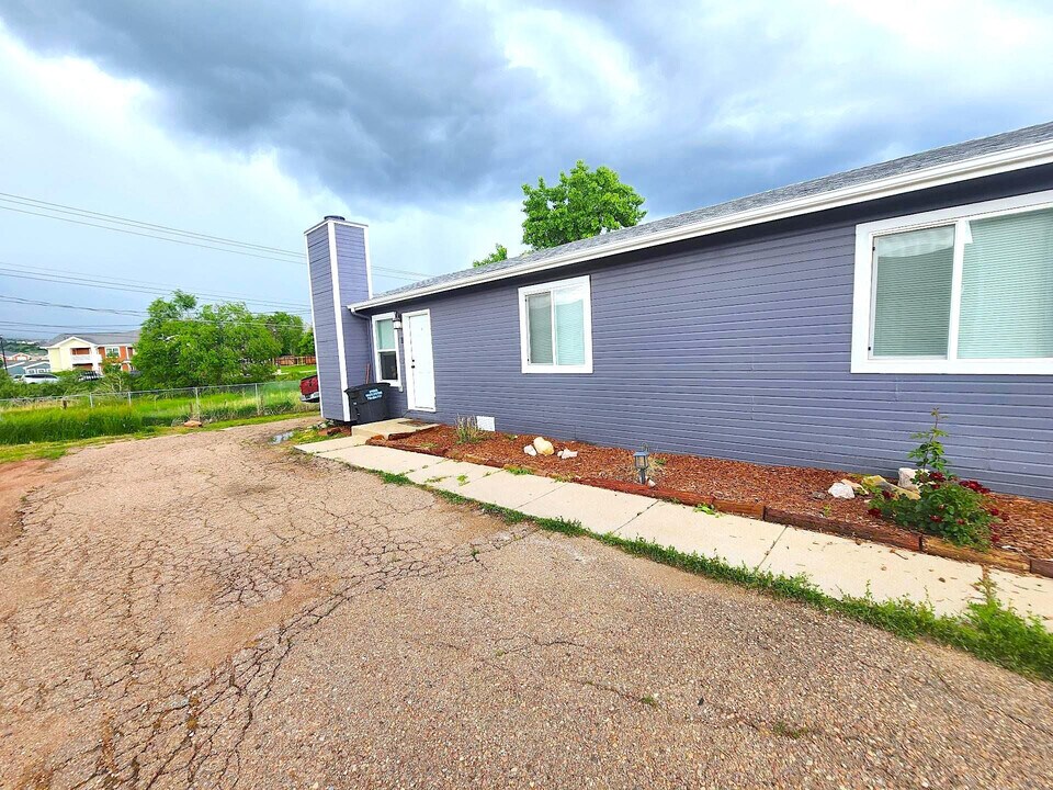 4450 Loomis Ave, Unit #B in Colorado Springs, CO - Building Photo