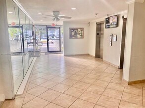 17560 Atlantic Blvd in Sunny Isles Beach, FL - Foto de edificio - Building Photo