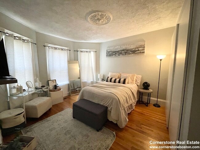 24 Pond St, Unit 1 in Boston, MA - Building Photo - Building Photo