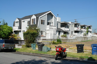 419 E Tujunga Ave in Burbank, CA - Building Photo - Building Photo