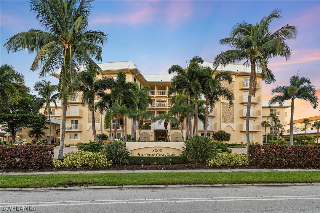 3000 Gulf Shore Blvd N in Naples, FL - Building Photo