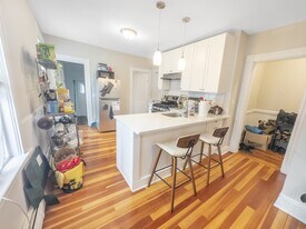 24 Suffolk St in Cambridge, MA - Building Photo