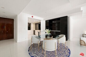 1100 Alta Loma Rd in West Hollywood, CA - Building Photo - Building Photo