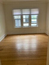 917 W South St, Unit 2 bedroom main floor in Kalamazoo, MI - Foto de edificio - Building Photo