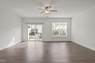 1033 Heartstone Wy, Unit 403-Rm2 in Durham, NC - Building Photo - Building Photo