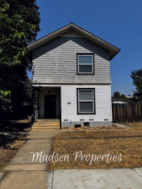 2135 Spencer Ave in Oroville, CA - Building Photo