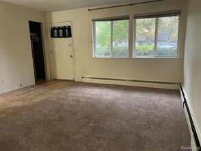 6482 Riverdale Rd in Whitmore Lake, MI - Building Photo - Building Photo