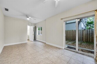 1902 Coral Heights Ct in Oakland Park, FL - Building Photo - Building Photo