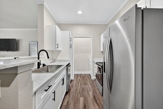 Cobble Oaks in Gold River, CA - Building Photo - Building Photo