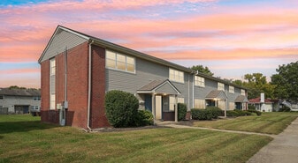 Columbus Crossing Townhomes in Columbus, IN - Building Photo