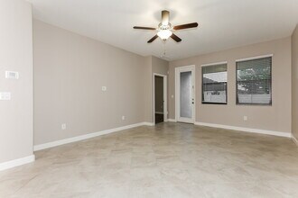 10007 Ivory Dr in Ruskin, FL - Building Photo - Building Photo