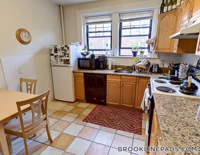 48 Babcock St in Brookline, MA - Foto de edificio - Building Photo