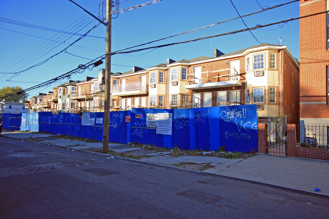 402-422 Shepherd Ave in Brooklyn, NY - Foto de edificio