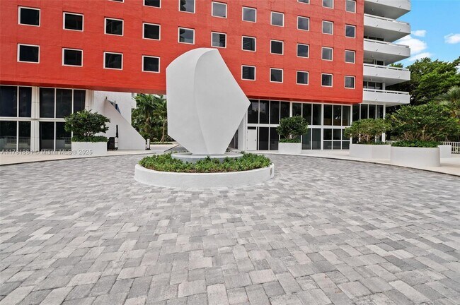 1627 Brickell Ave in Miami, FL - Building Photo - Building Photo
