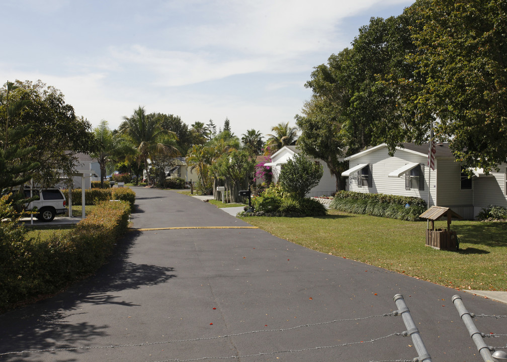 Goldcoaster in Homestead, FL - Building Photo