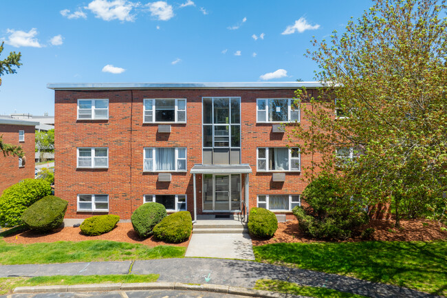 Glenmeadow Condominiums in Waltham, MA - Building Photo - Building Photo